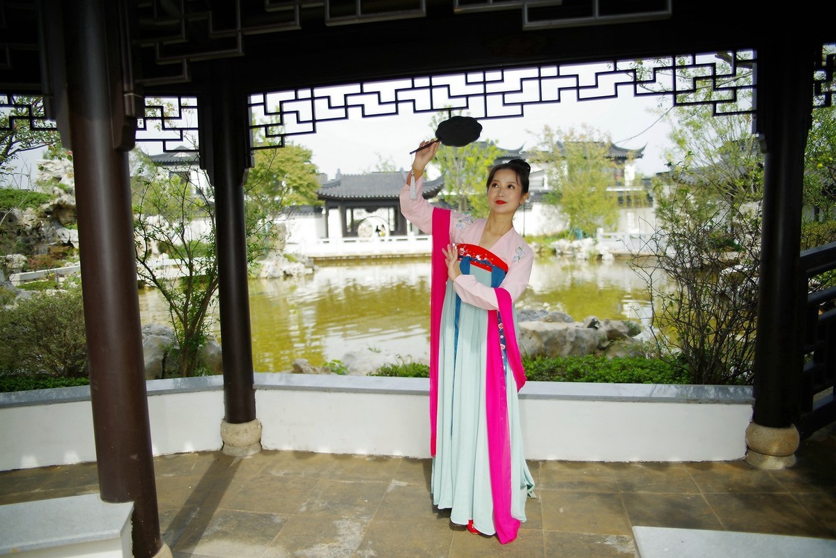 环境人像外拍-----孝感天紫小镇中的江南美女！