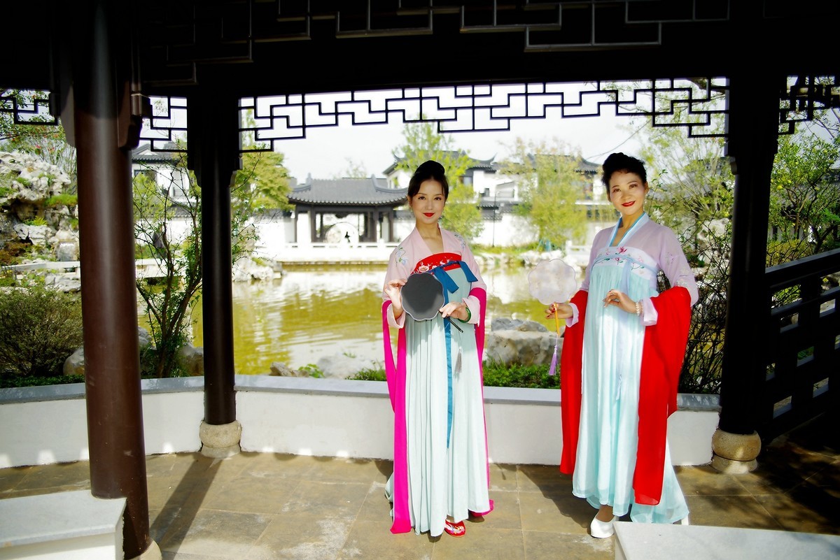 环境人像外拍-----孝感天紫小镇中的江南美女！