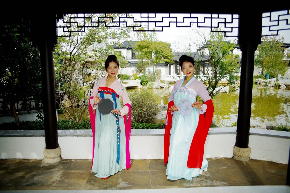 环境人像外拍-----孝感天紫小镇中的江南美女！