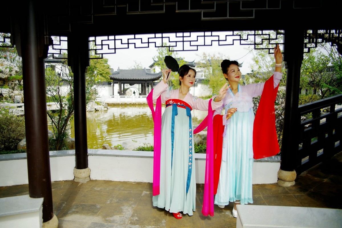 环境人像外拍-----孝感天紫小镇中的江南美女！