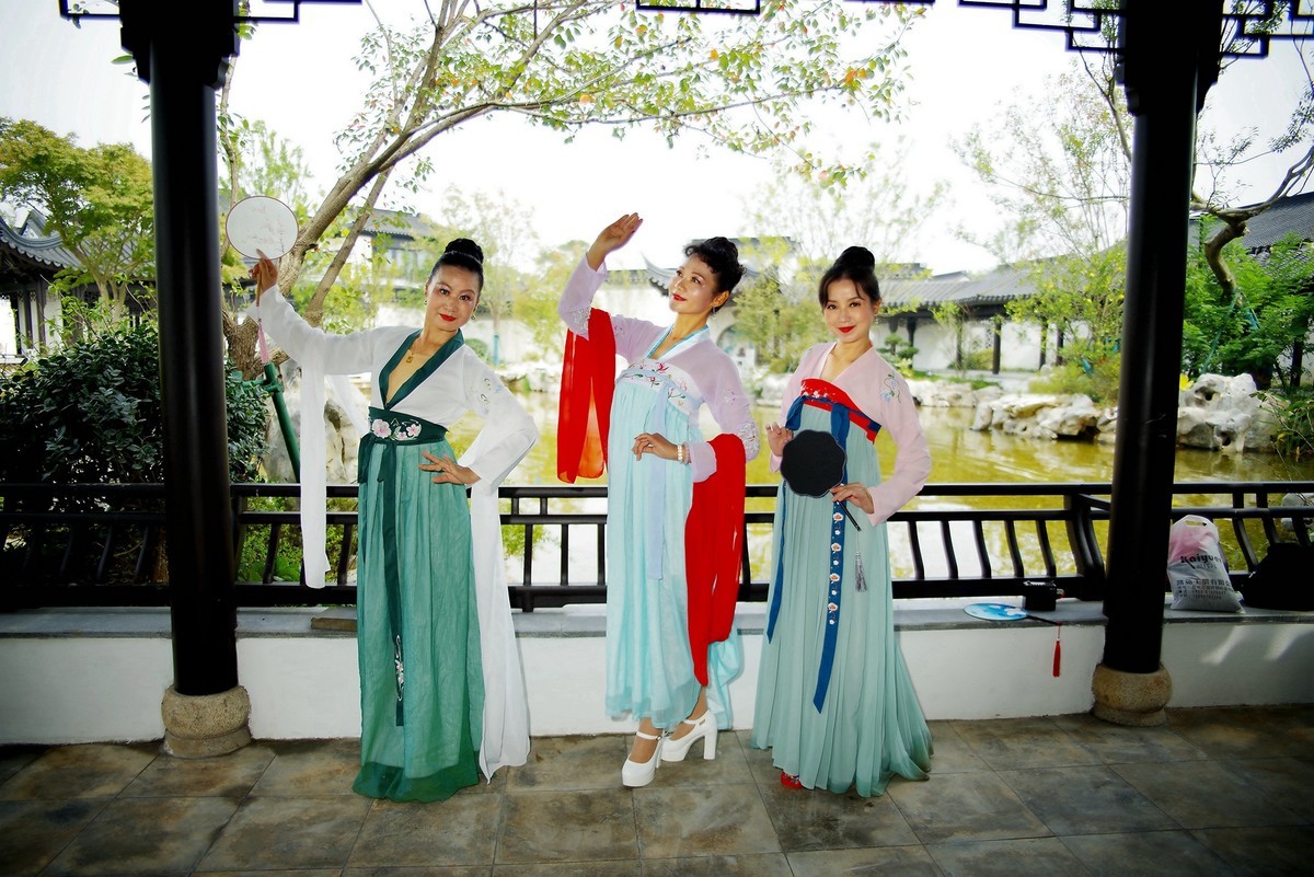 环境人像外拍-----孝感天紫小镇中的江南美女！