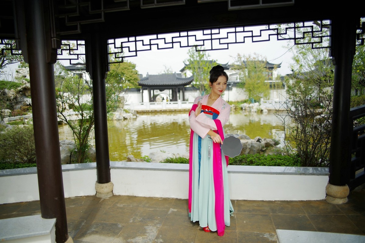 环境人像外拍-----孝感天紫小镇中的江南美女！