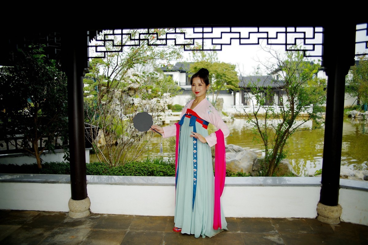 环境人像外拍-----孝感天紫小镇中的江南美女！