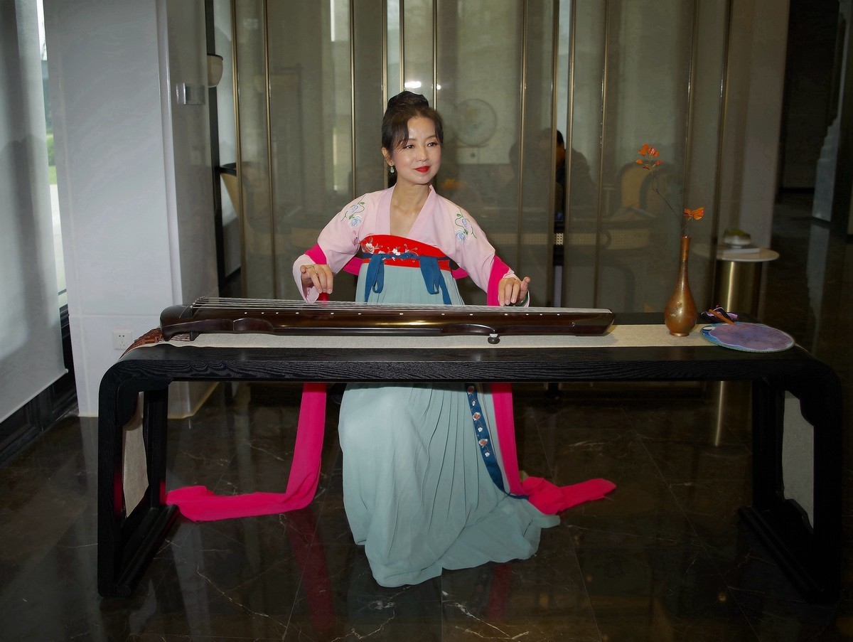 环境人像外拍-----孝感天紫小镇中的江南美女！