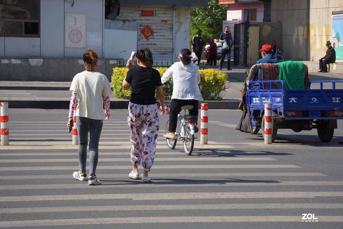 珦铭咔影//过马路 车来人往 2 （2021）