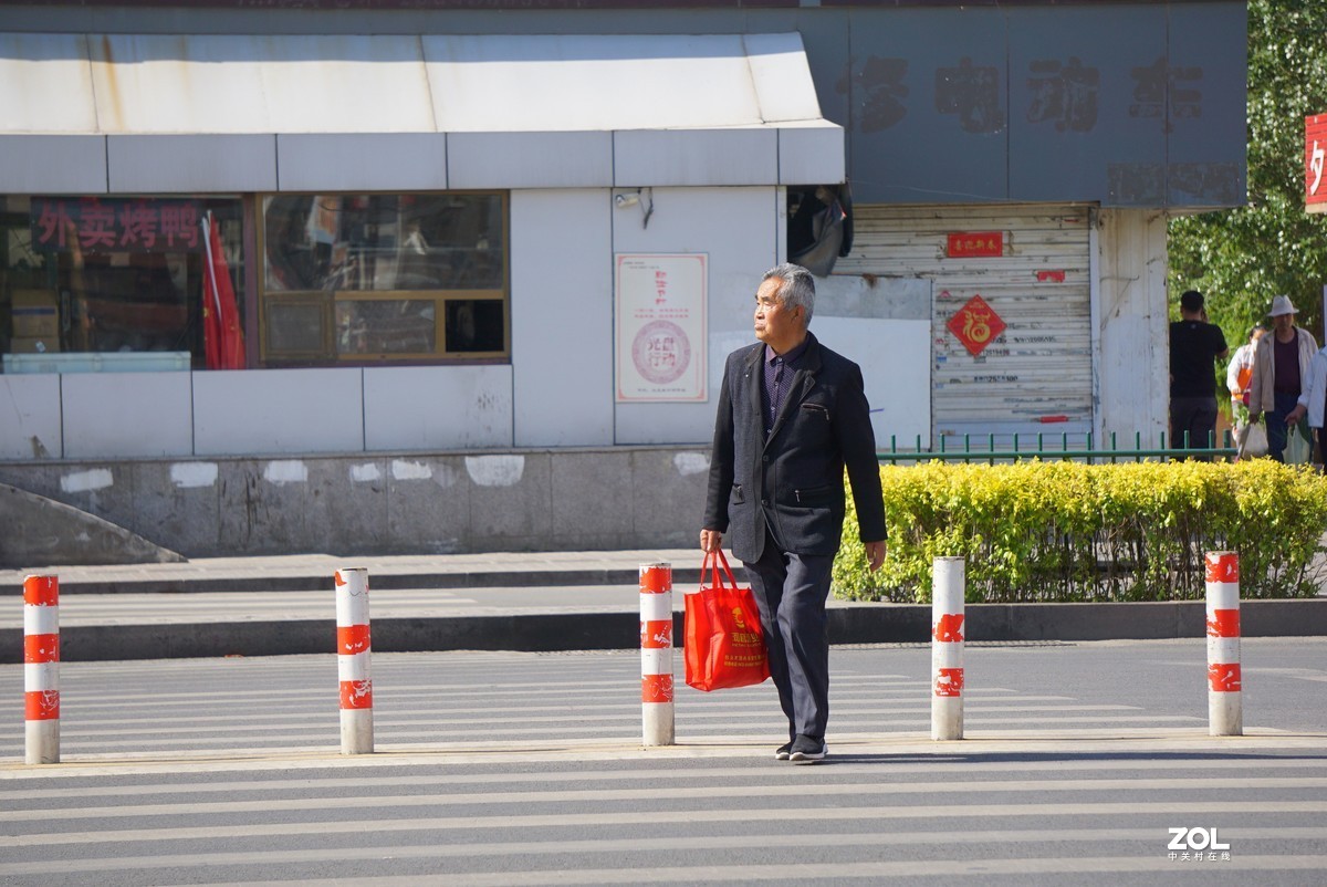 珦铭咔影//过马路 车来人往 2 （2021）