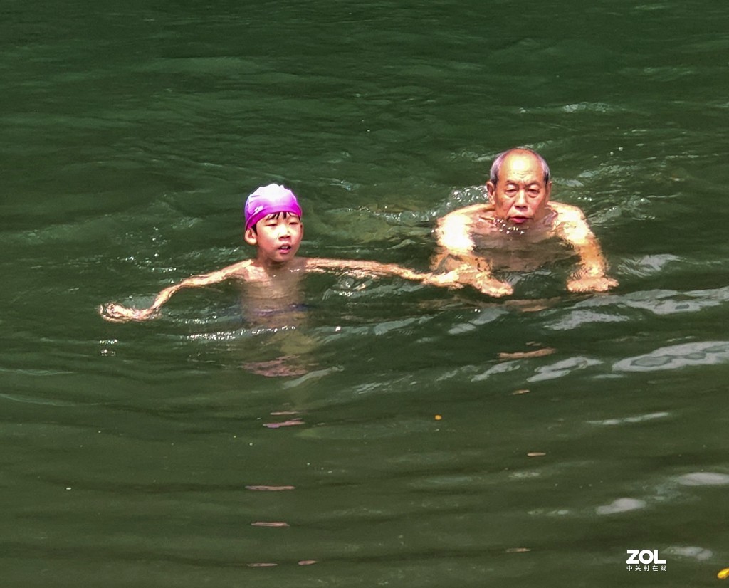 故乡河水情节————带孙子下河游泳