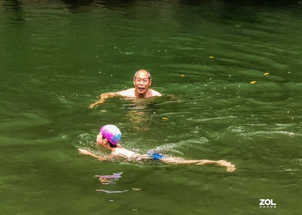 故乡河水情节————带孙子下河游泳