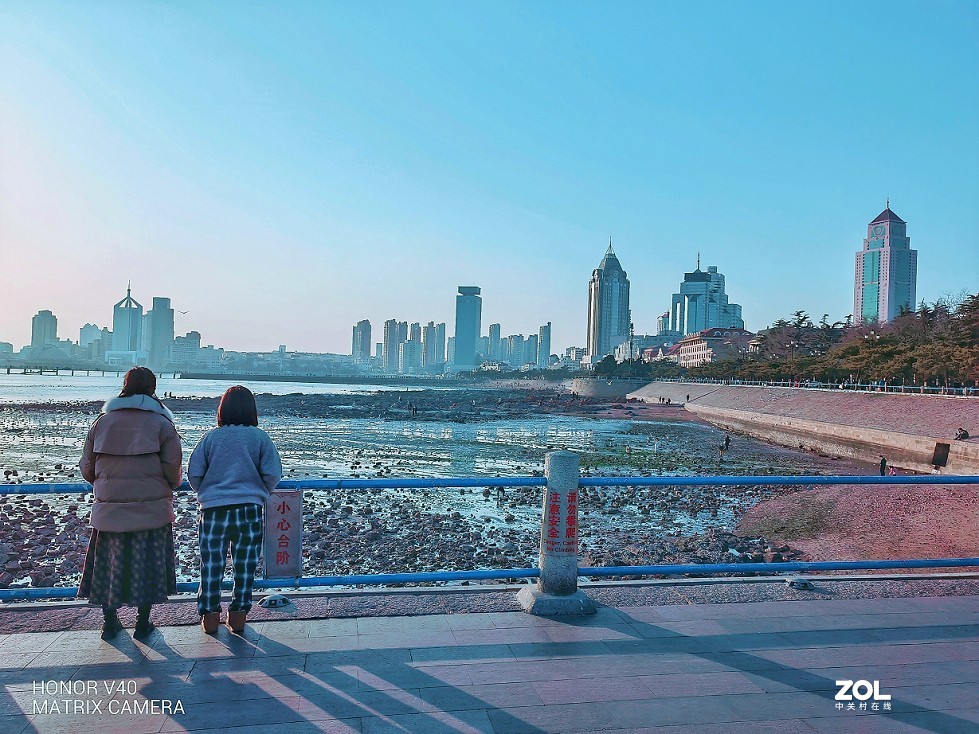 大概了解这手机的能耐了，别指望它代替相机，别放大凑合，一放大什么细节也没了！哈哈