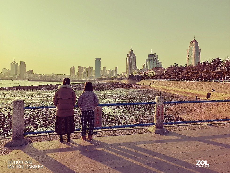 大概了解这手机的能耐了，别指望它代替相机，别放大凑合，一放大什么细节也没了！哈哈