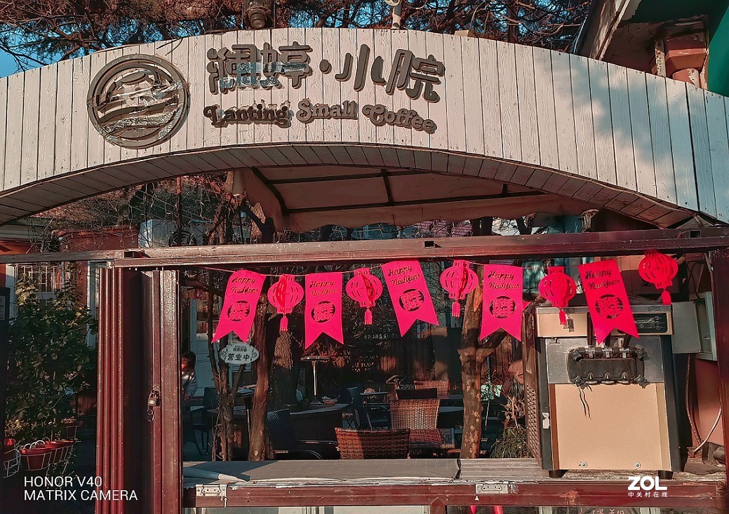大概了解这手机的能耐了，别指望它代替相机，别放大凑合，一放大什么细节也没了！哈哈