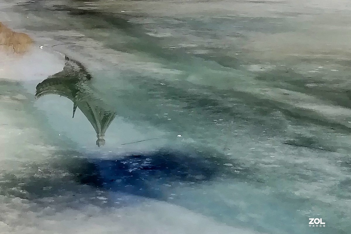 雪消冰初泮，潺暖倩影幽。