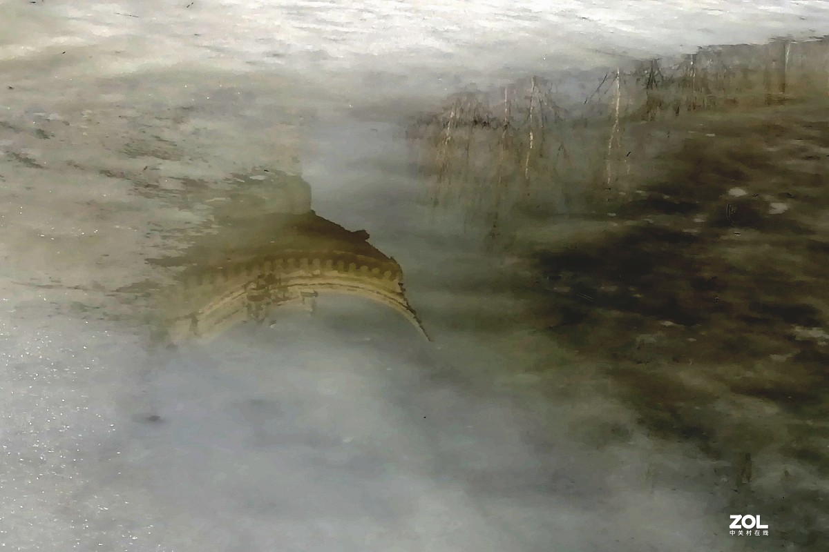 雪消冰初泮，潺暖倩影幽。