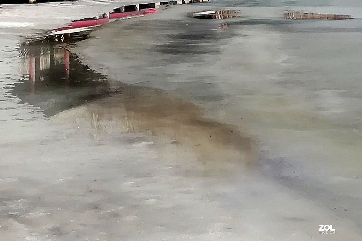 雪消冰初泮，潺暖倩影幽。