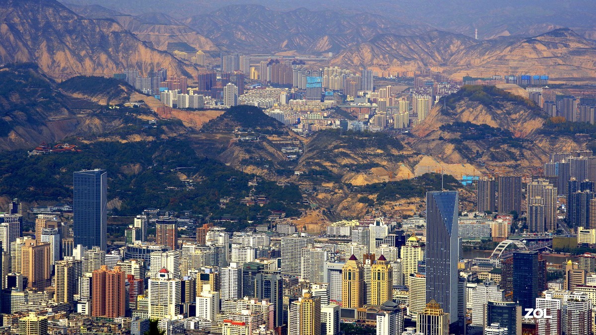 兰州城市随拍八五泉山上观兰州城