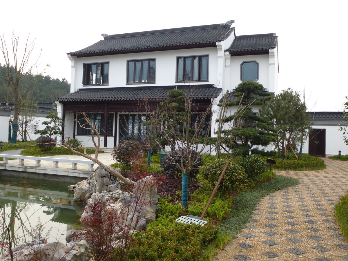 嘉陵江畔的猪山文创小镇