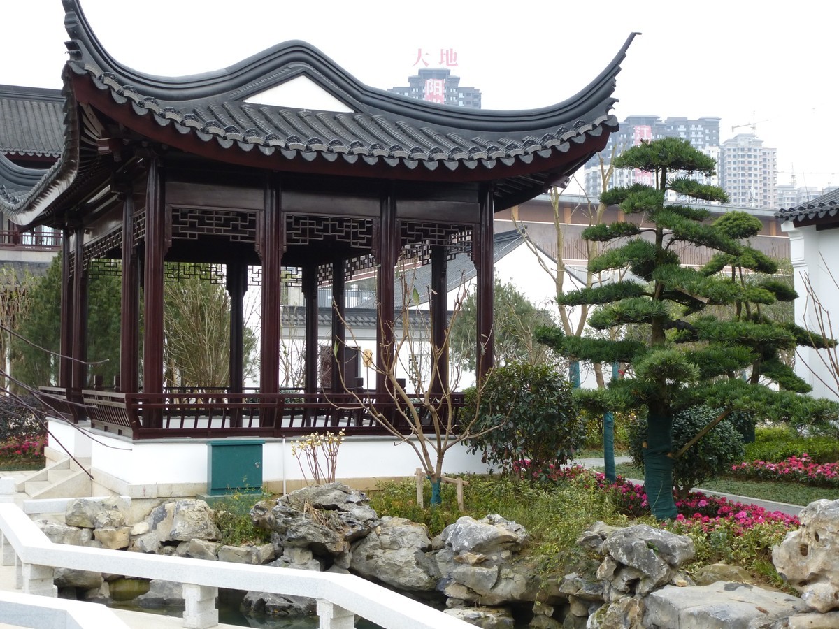 嘉陵江畔的猪山文创小镇