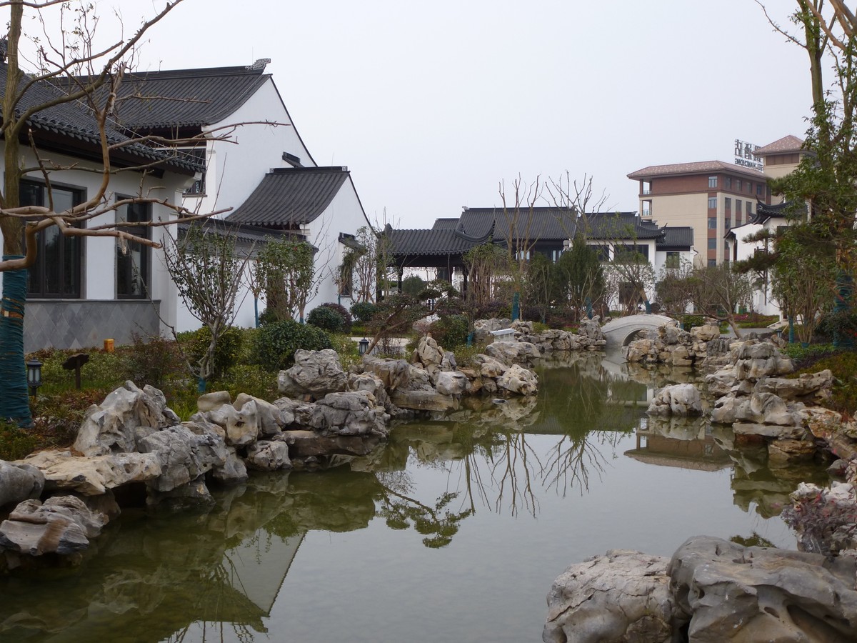 嘉陵江畔的猪山文创小镇