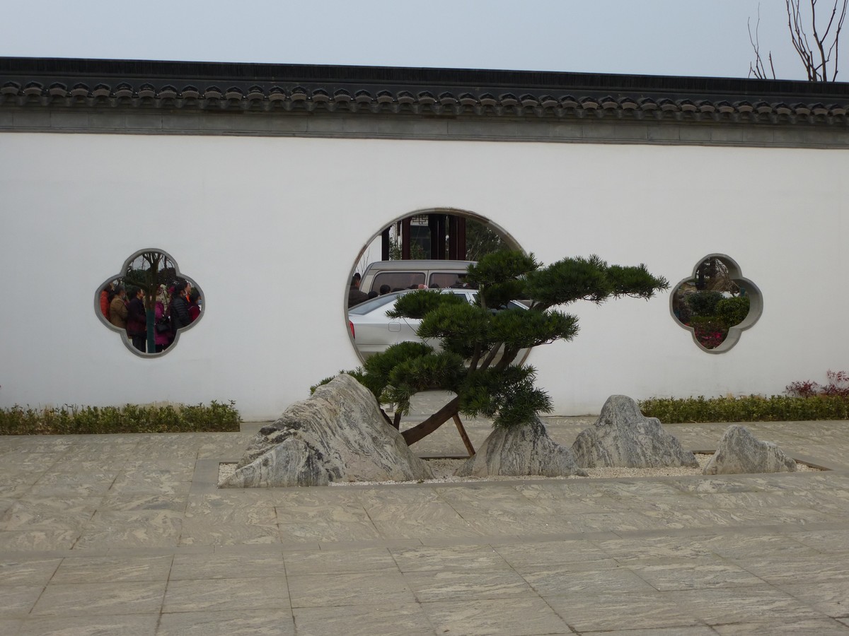 嘉陵江畔的猪山文创小镇