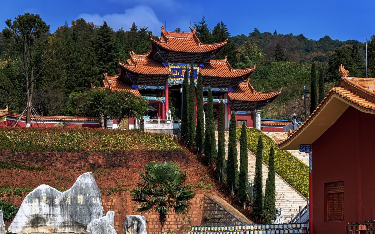 云南红河州:弥勒市弥勒寺