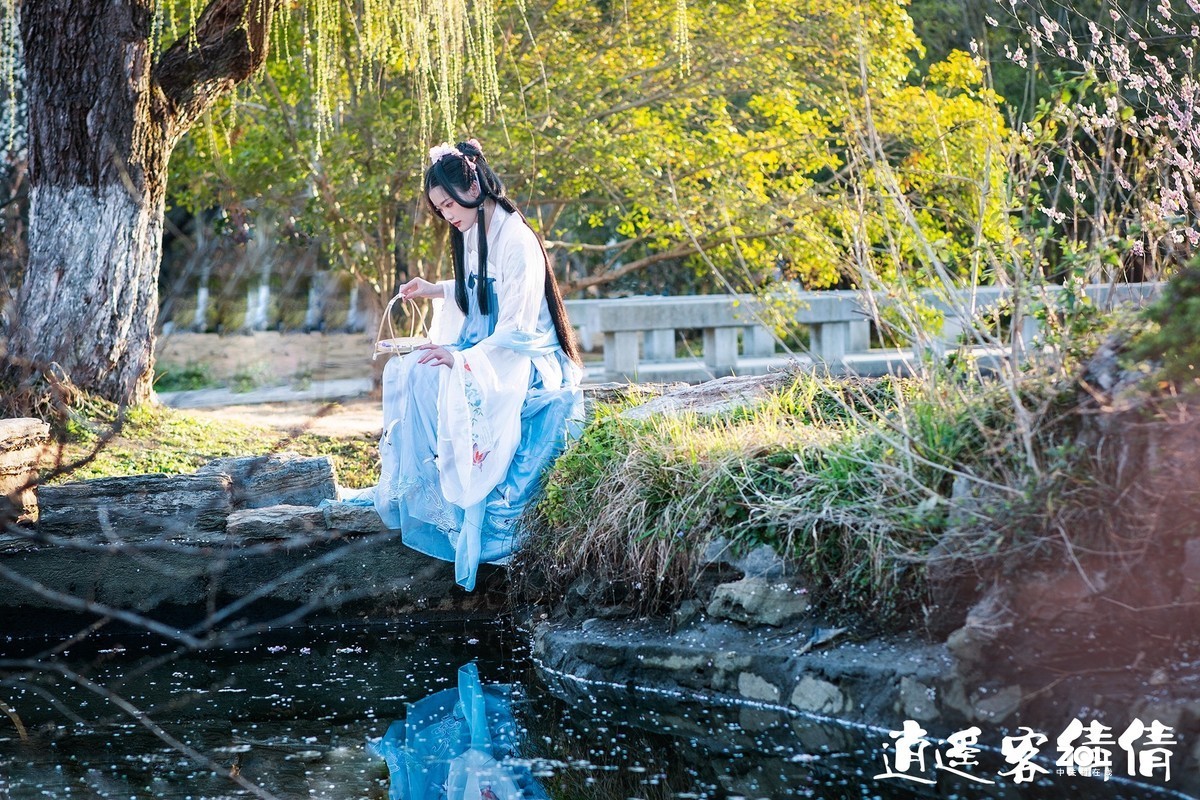 明孝陵梅花山逍遥客汉服人像(倩倩)