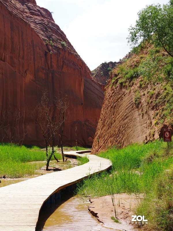 秦晋游--靖边龙洲丹霞地貌--波浪谷【11】进入公园景区