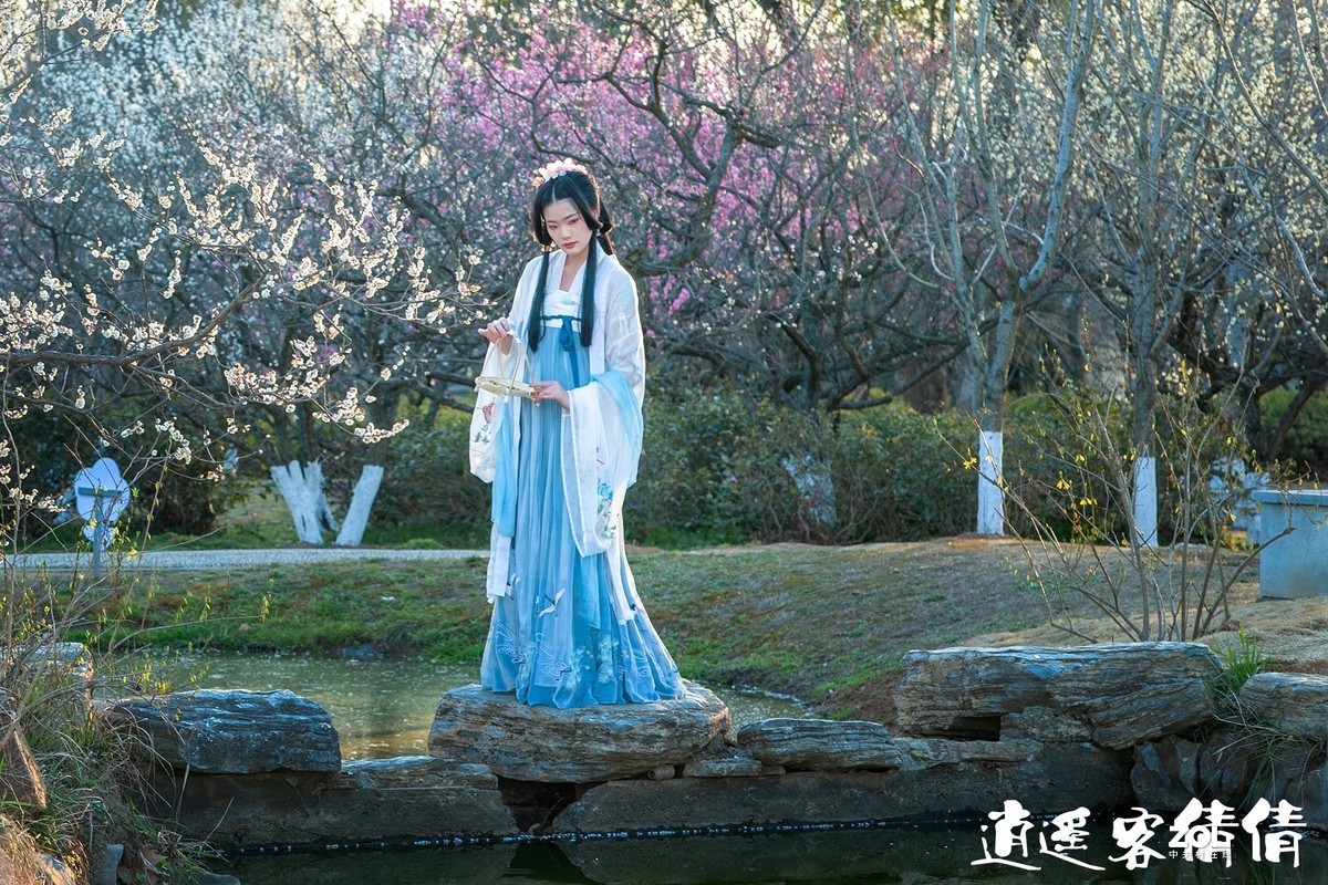 明孝陵梅花山逍遥客汉服人像(倩倩)