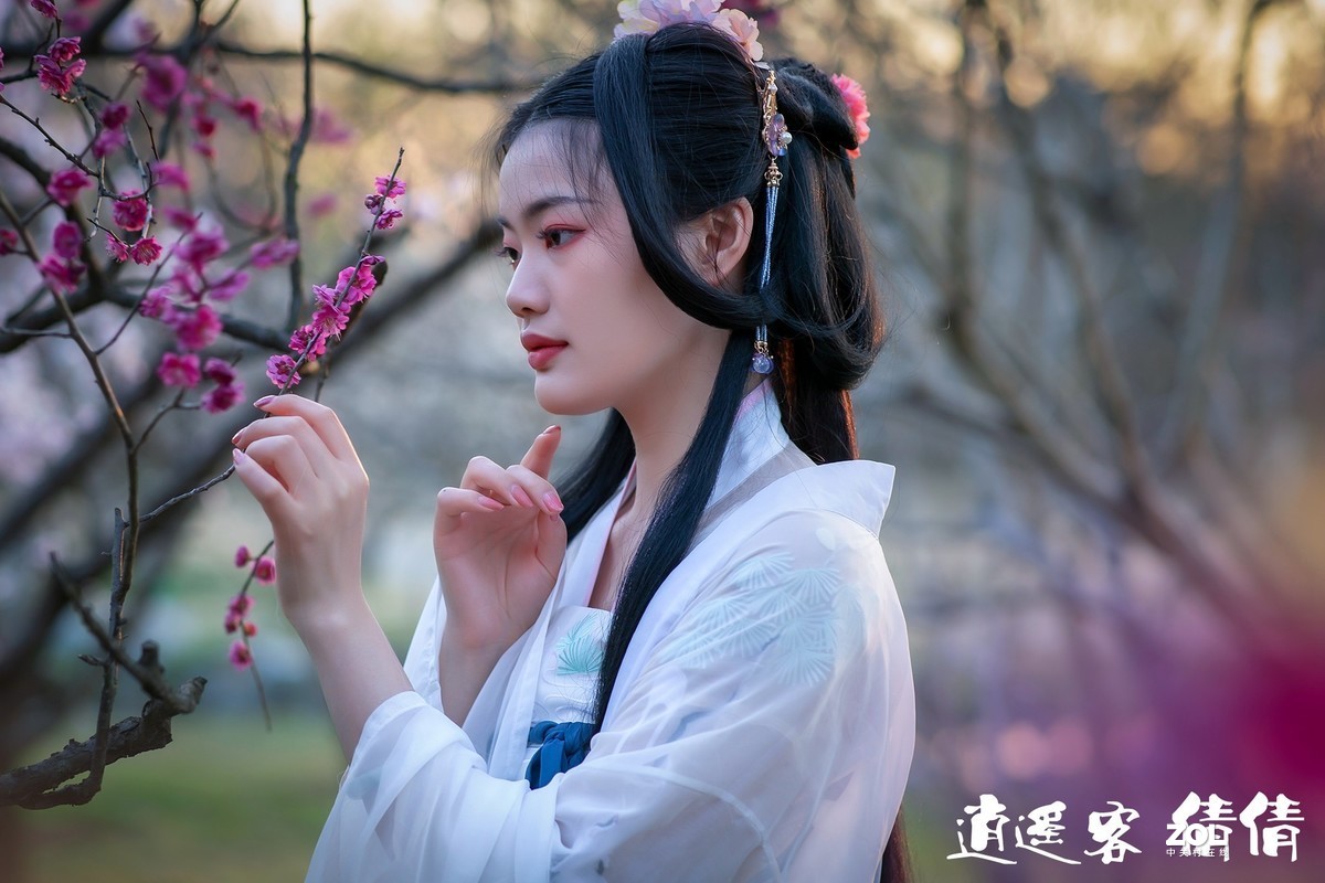 明孝陵梅花山逍遥客汉服人像(倩倩)