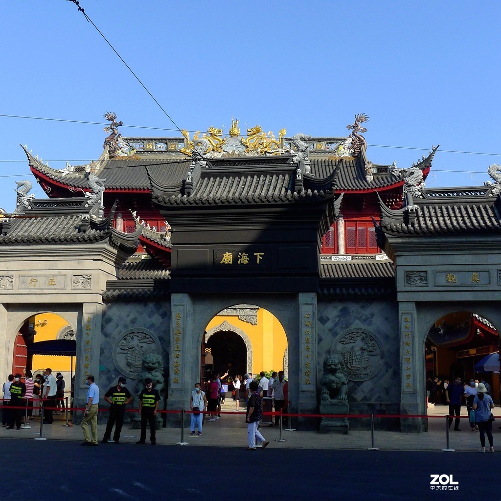 三门齐开迎香客