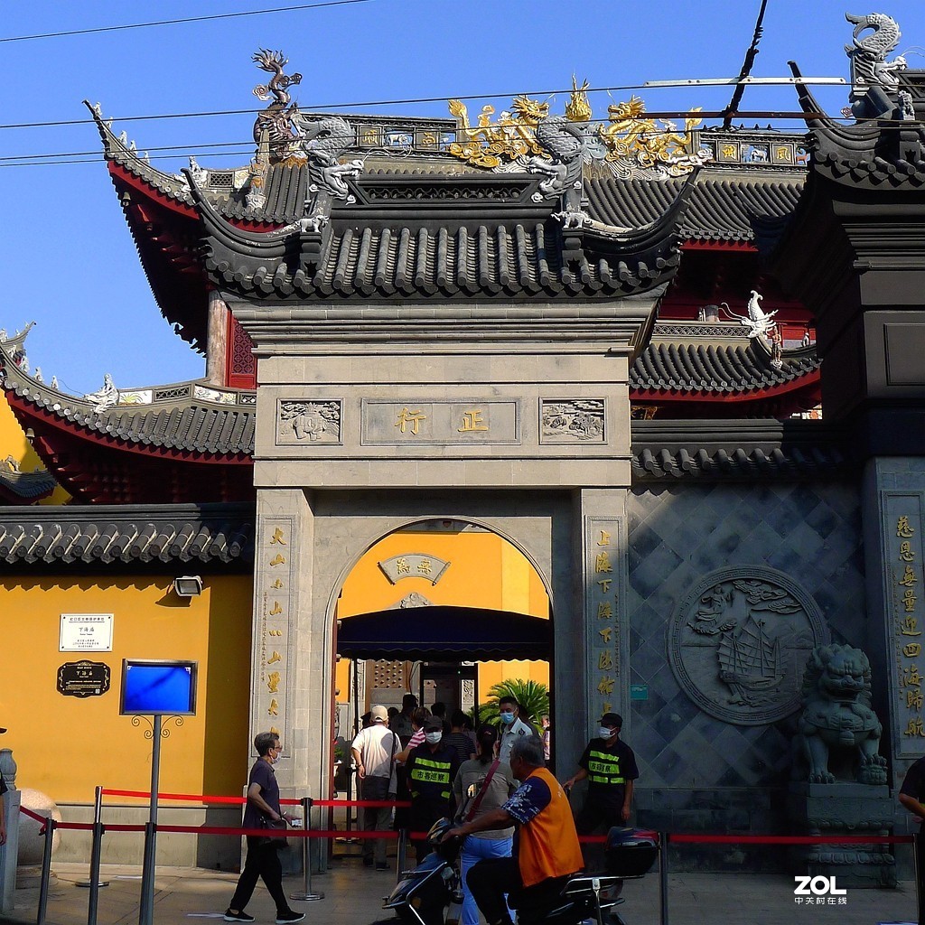 三门齐开迎香客