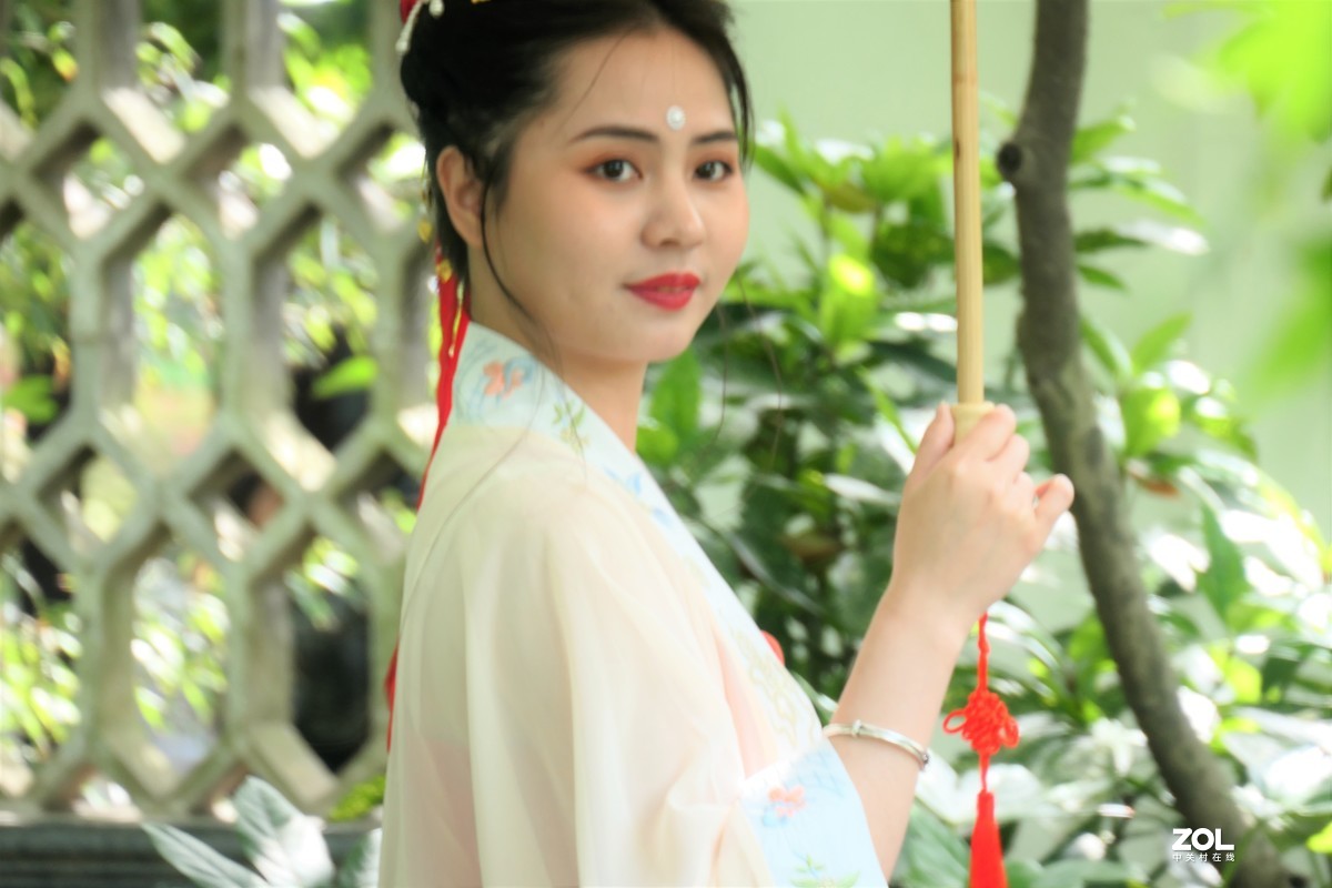 【阳光下的少女】——摄于上海桂林公园