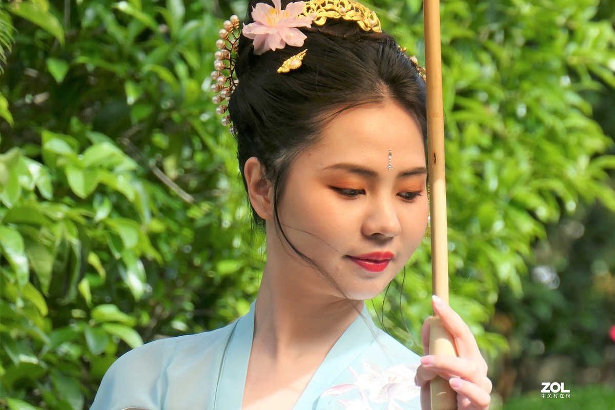 【阳光下的少女】——摄于上海桂林公园