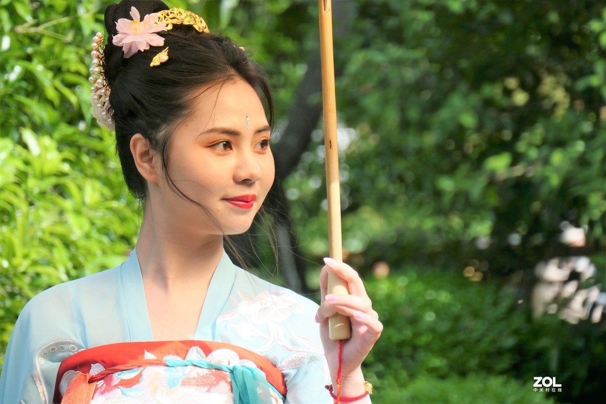 【阳光下的少女】——摄于上海桂林公园