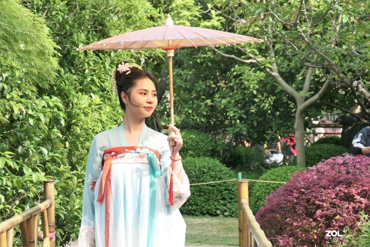 【阳光下的少女】——摄于上海桂林公园