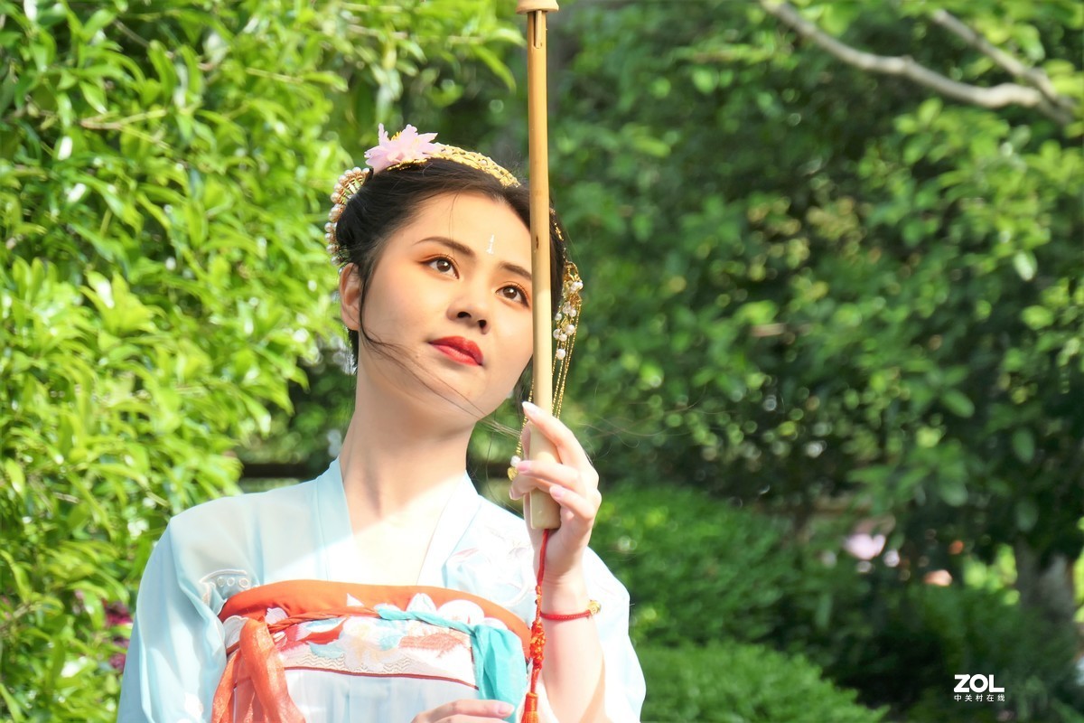 【阳光下的少女】——摄于上海桂林公园