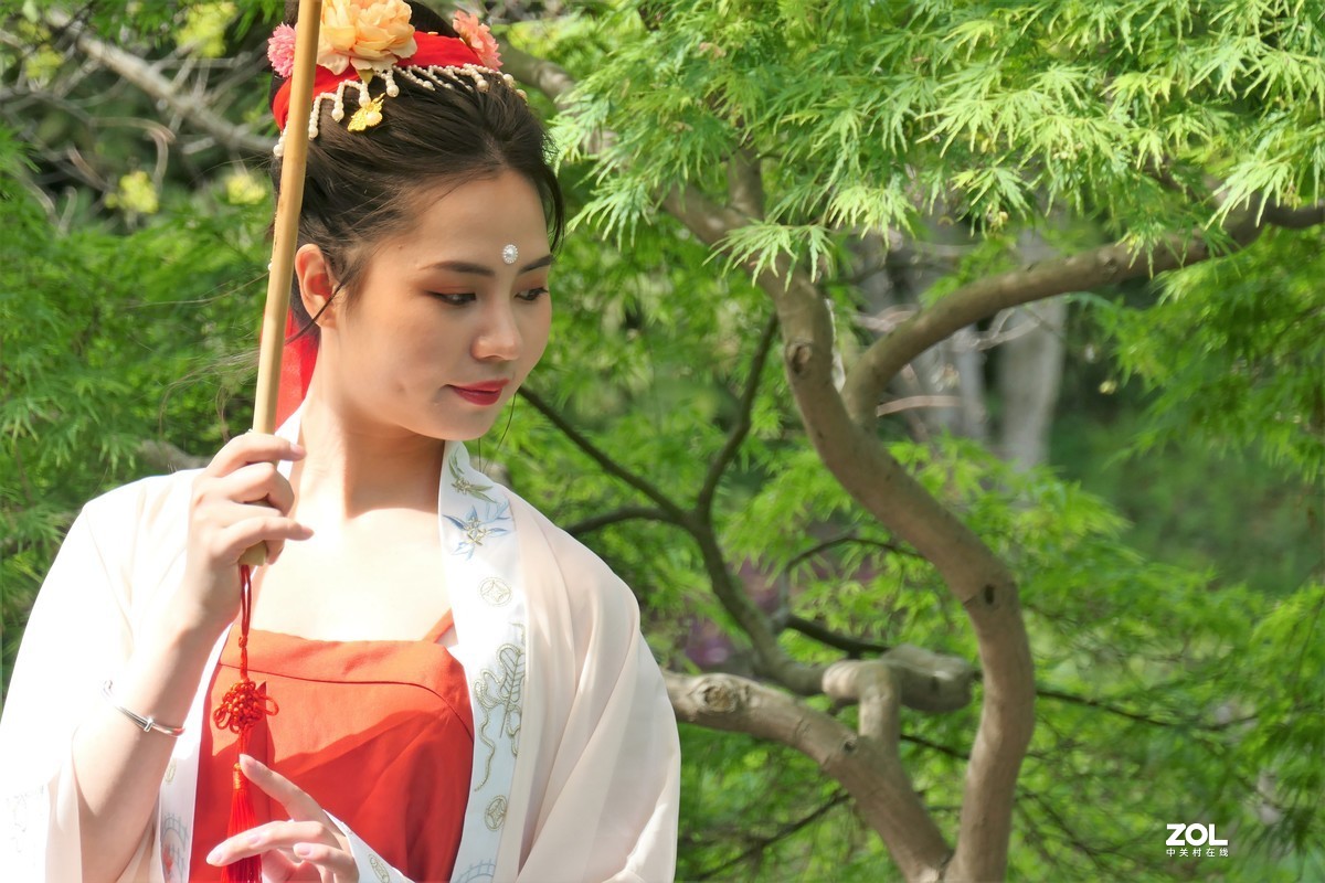 【阳光下的少女】——摄于上海桂林公园