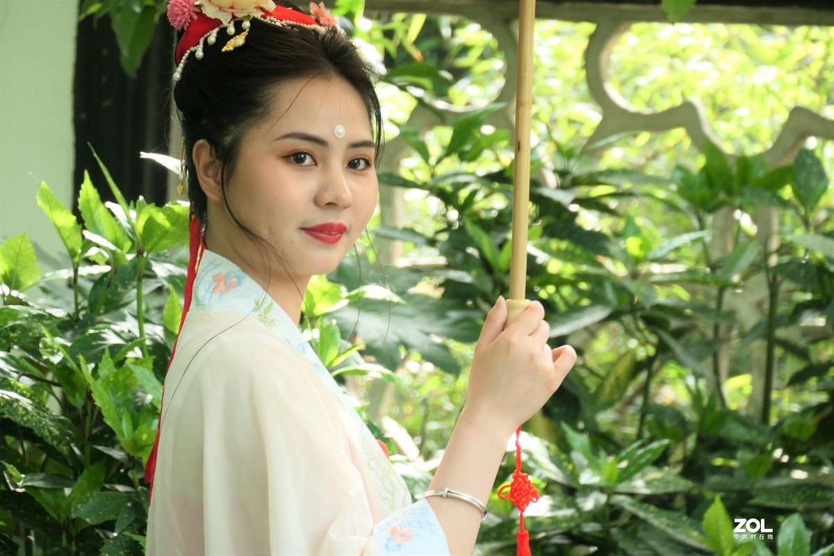 【阳光下的少女】——摄于上海桂林公园