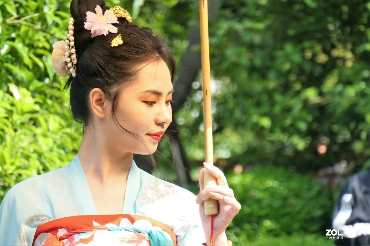 【阳光下的少女】——摄于上海桂林公园