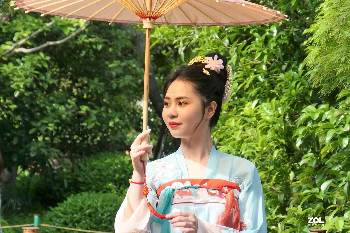 【阳光下的少女】——摄于上海桂林公园