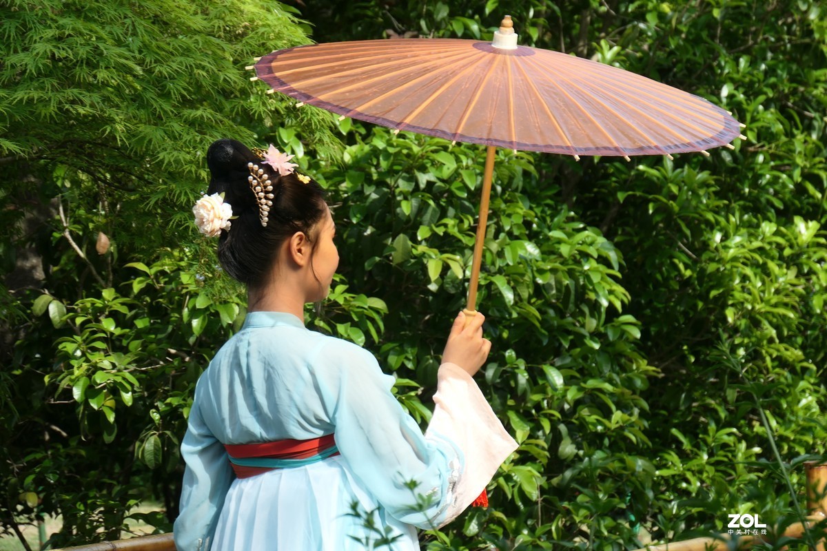 【阳光下的少女】——摄于上海桂林公园