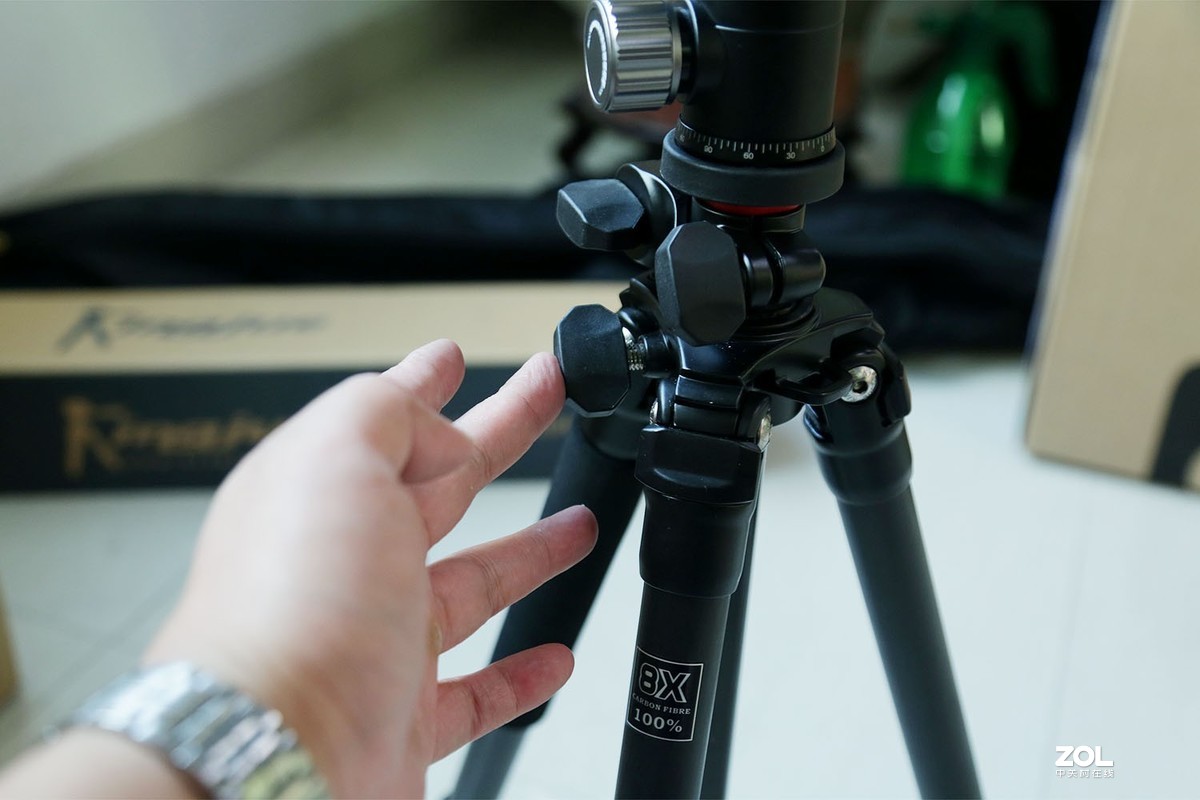 终于找到一款实用好用的横置中轴三脚架了