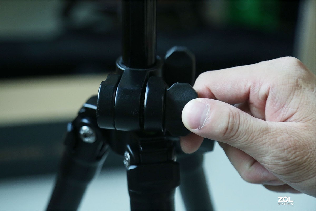 终于找到一款实用好用的横置中轴三脚架了
