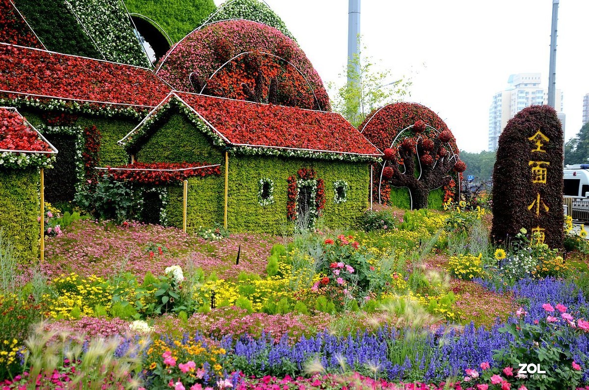 长 安 街 西 单 路 口 花 坛