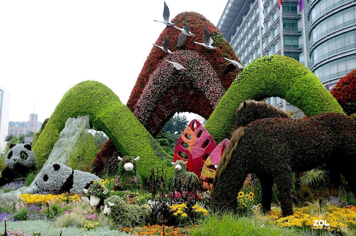 长 安 街 西 单 路 口 花 坛