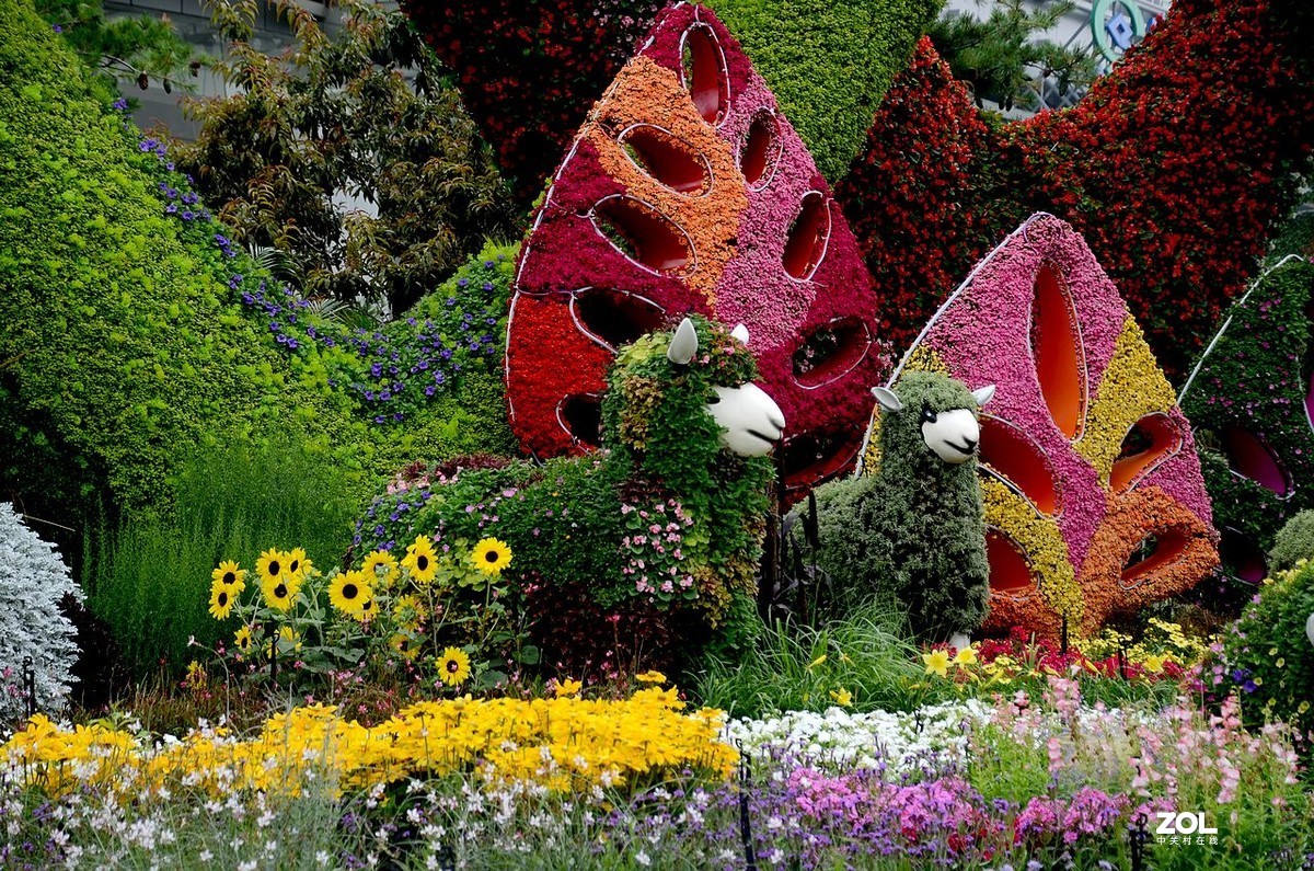 长 安 街 西 单 路 口 花 坛