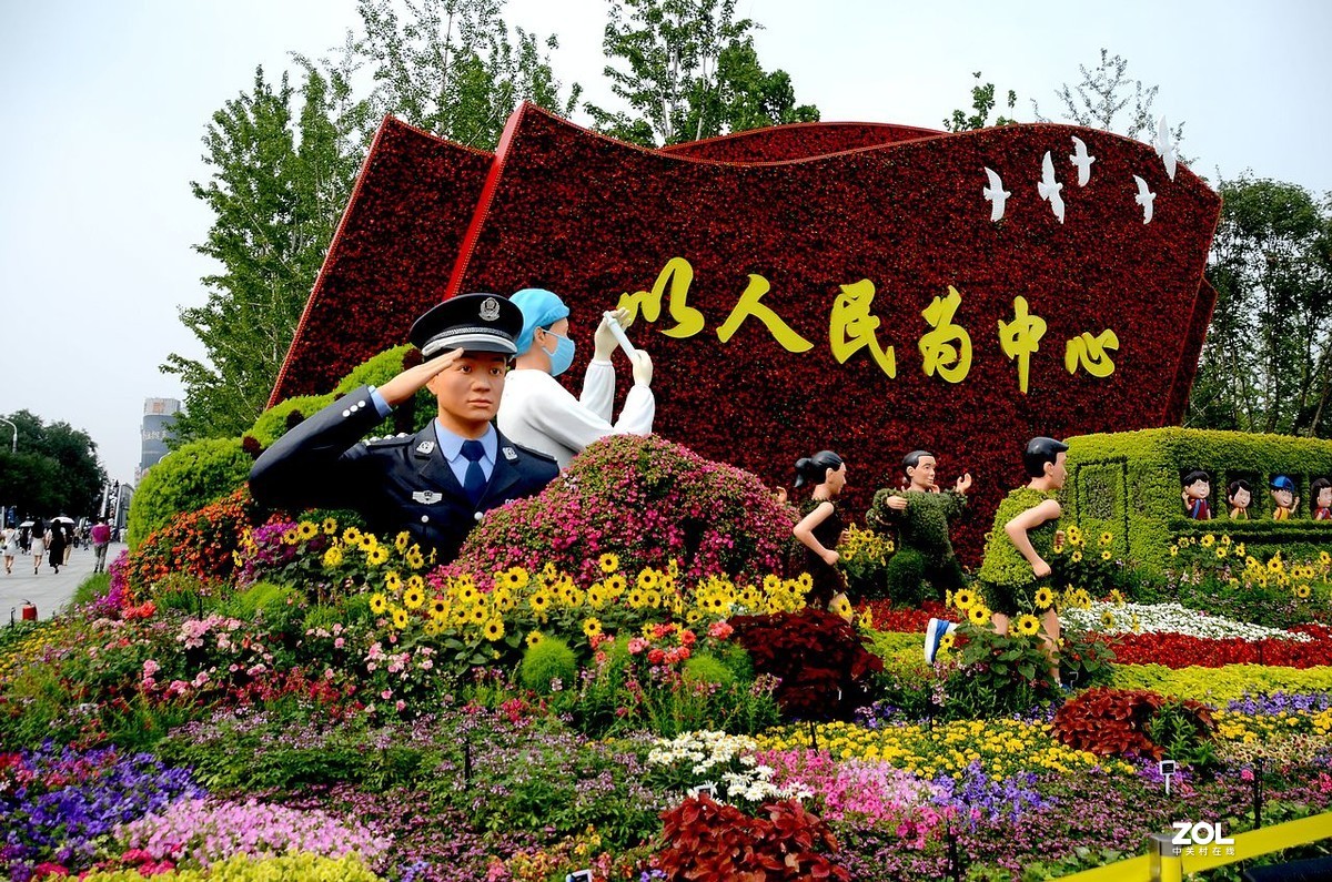 长 安 街 西 单 路 口 花 坛