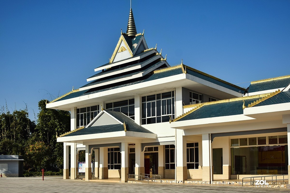 随拍   寂静中的高速服务站