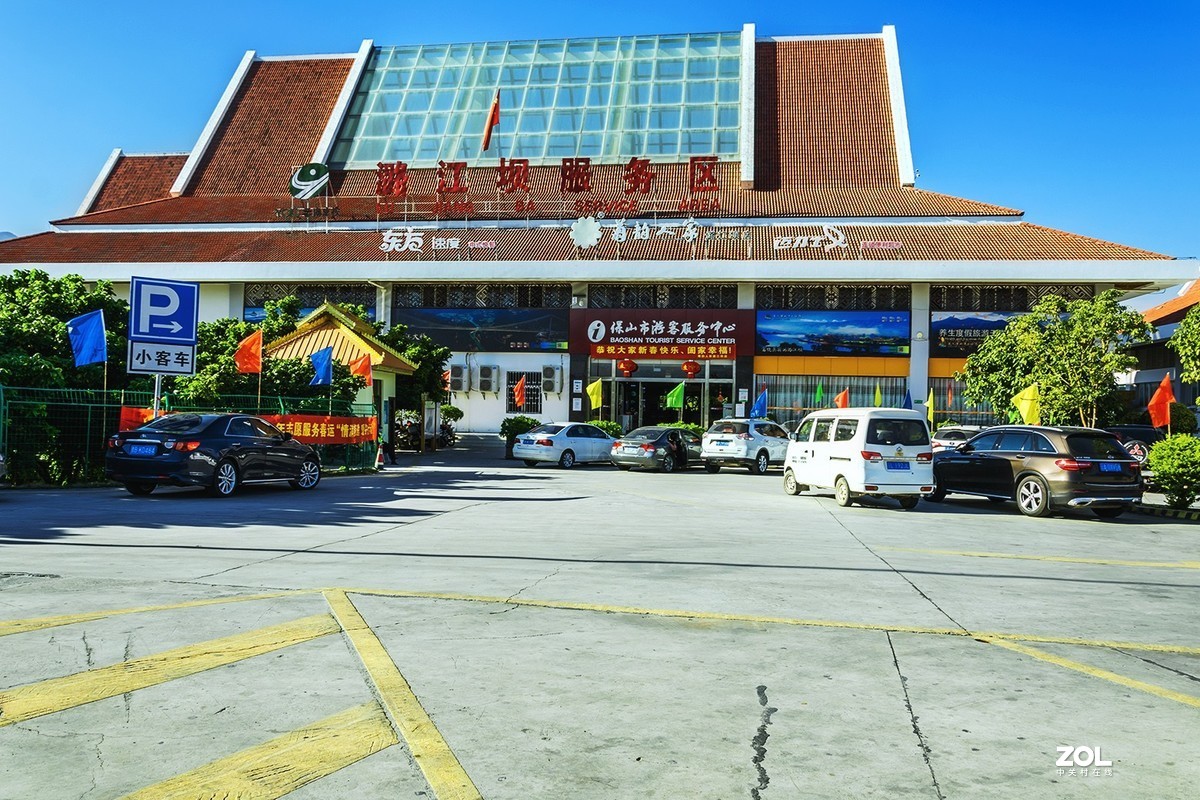 随拍   寂静中的高速服务站