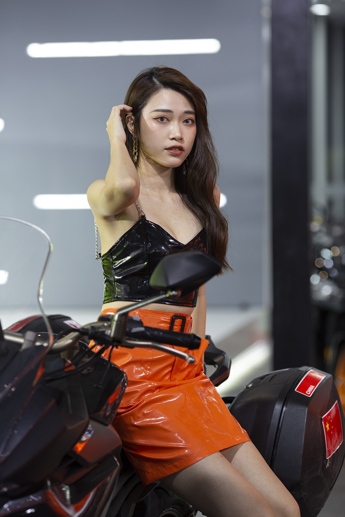 名模丽丽车展写真