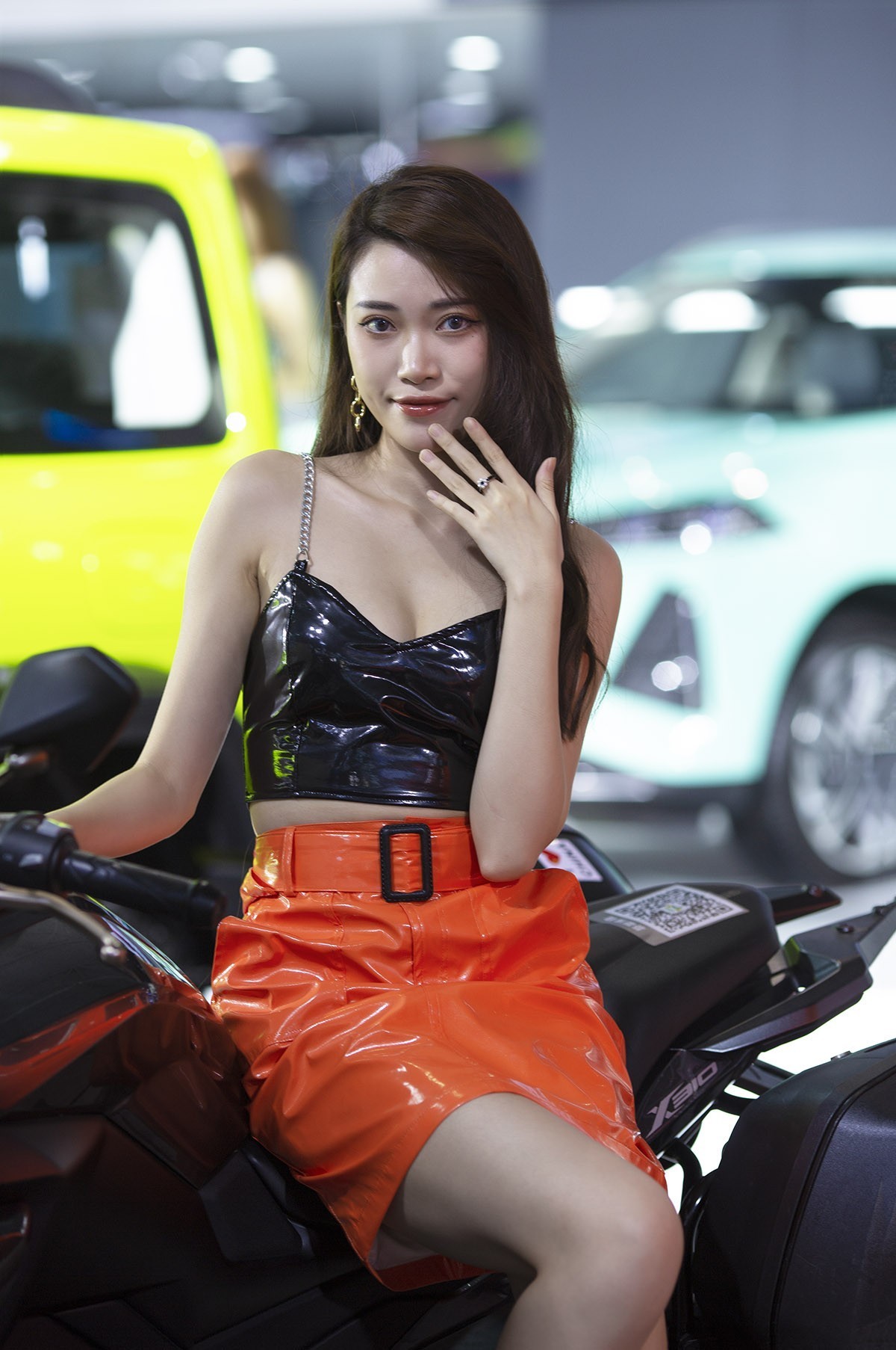 名模丽丽车展写真